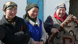 karpet - Frauen in Kirgistan